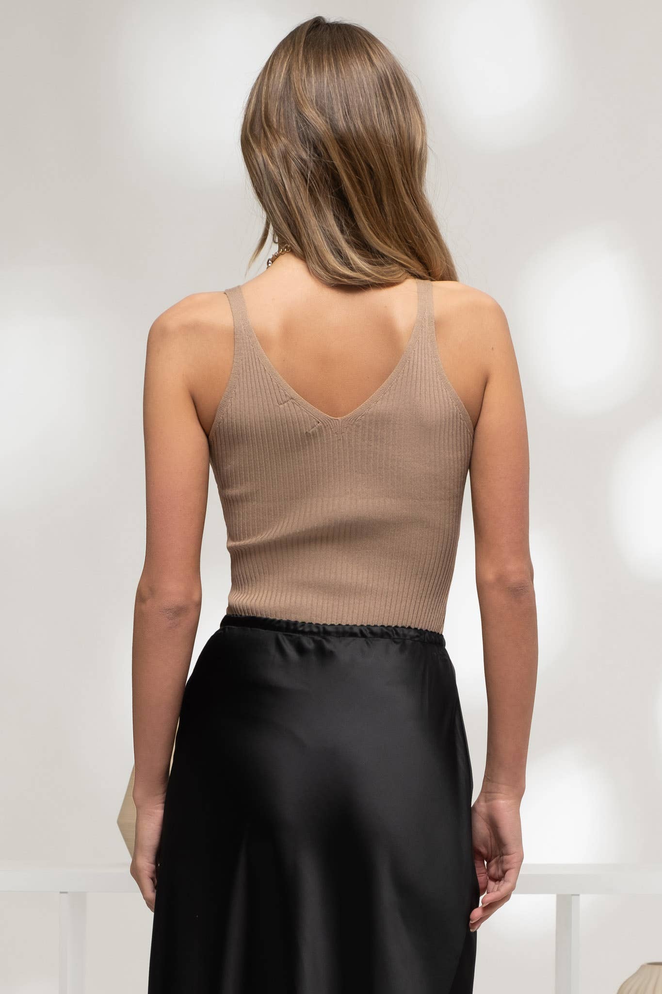 V NECK KNIT TANK